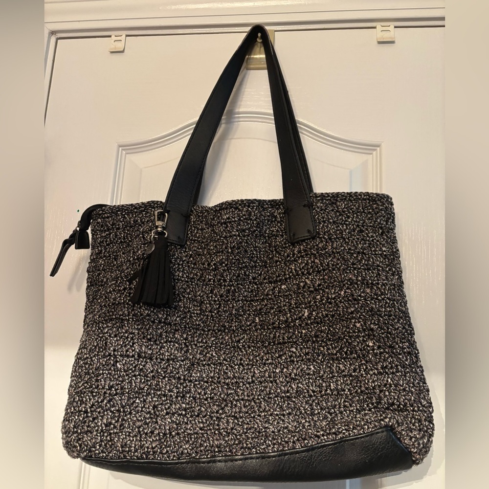 The Sak Crocheted Purse Shoulder Bag With Sak Charm And Tassel Zip Closure - Picture 4 of 5